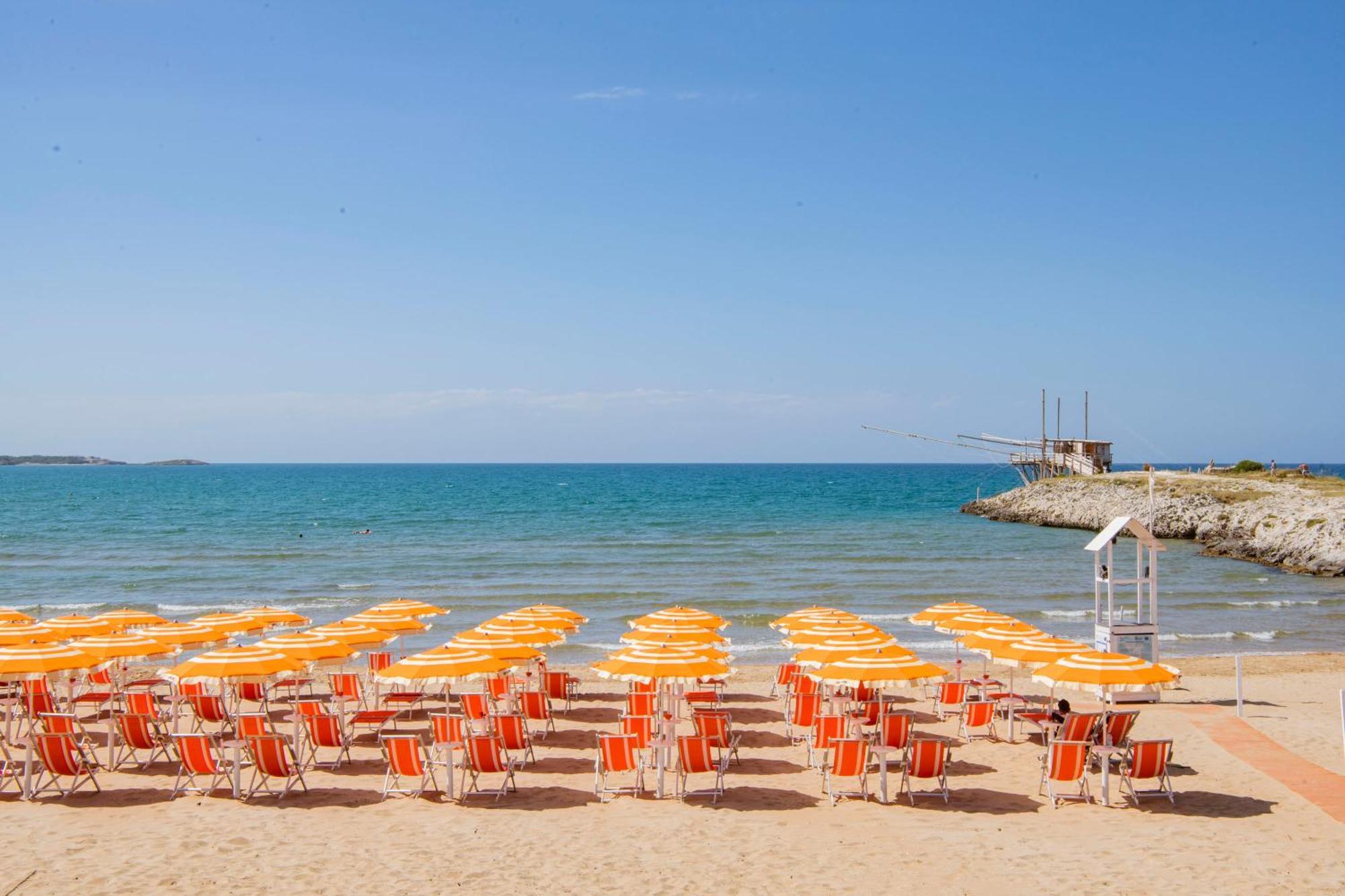 Camping Village Baia Falcone Vieste Bagian luar foto