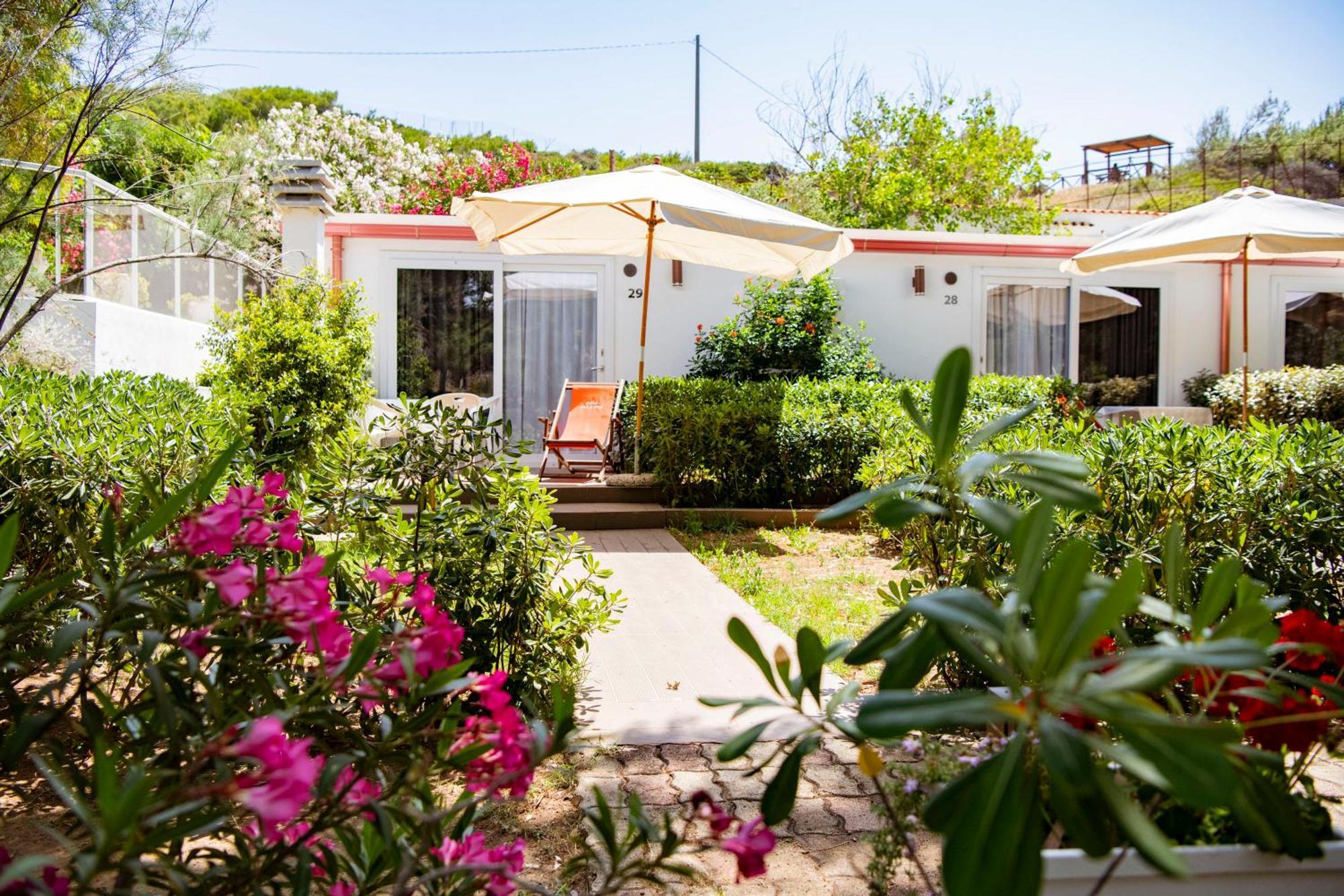 Camping Village Baia Falcone Vieste Bagian luar foto