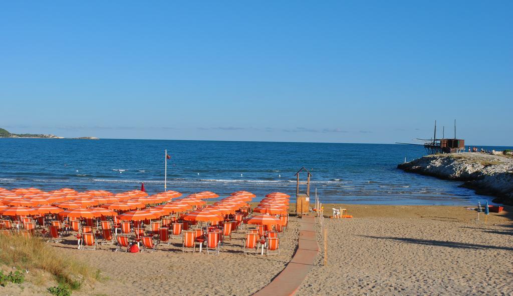 Camping Village Baia Falcone Vieste Bagian luar foto