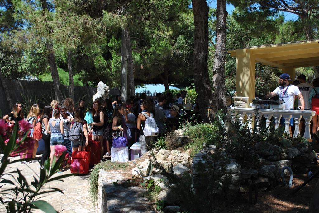 Camping Village Baia Falcone Vieste Bagian luar foto